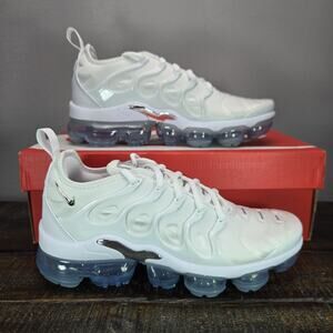 NEW Nike Air VaporMax Plus Women Size 11 White Metallic Silver Chrome FQ8895-100